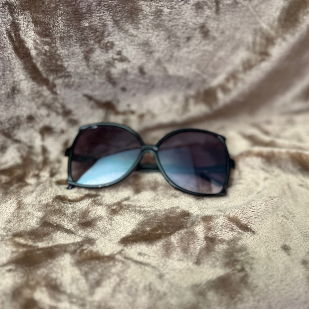 Stylish Black Sunglasses